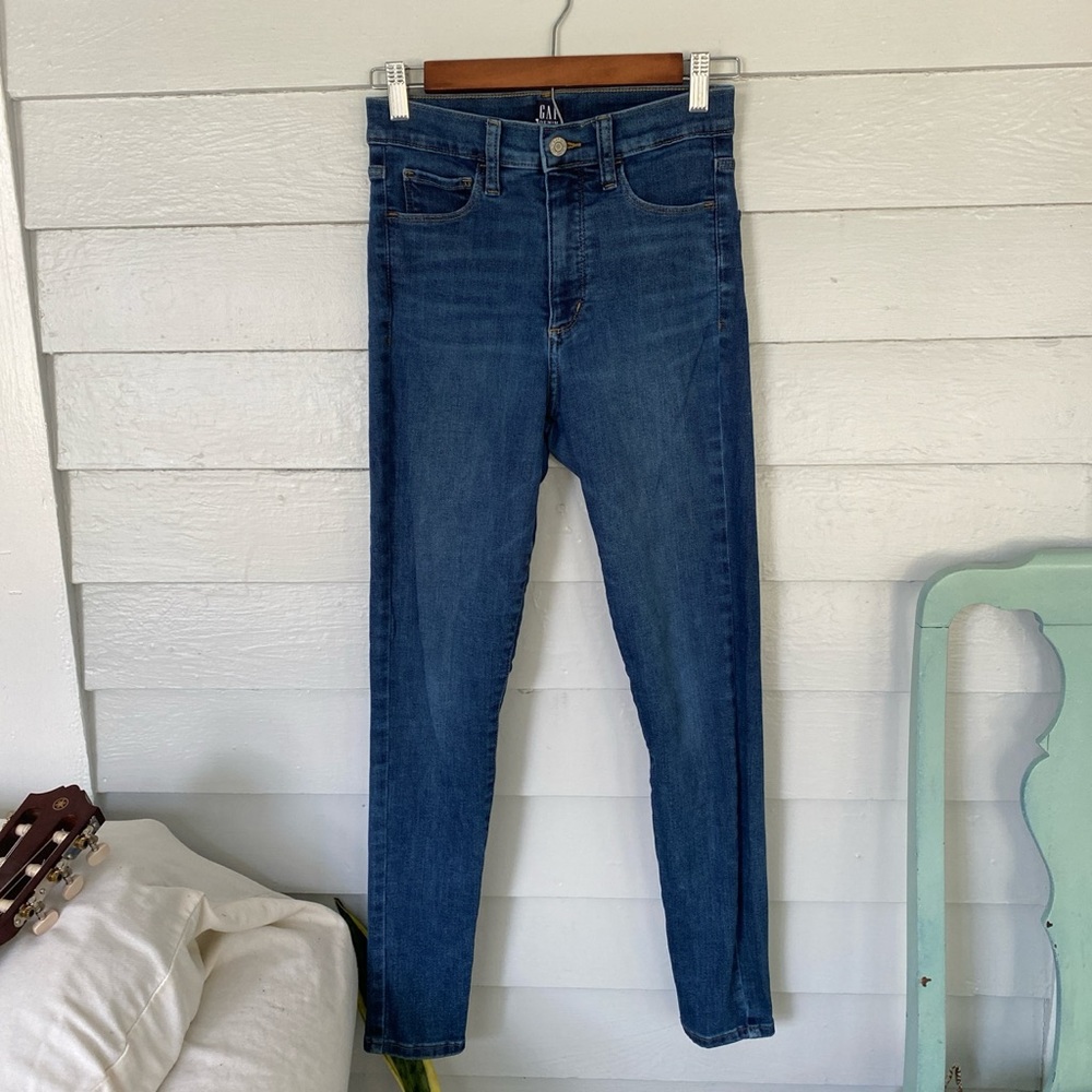 Gap high waisted jeans size 26